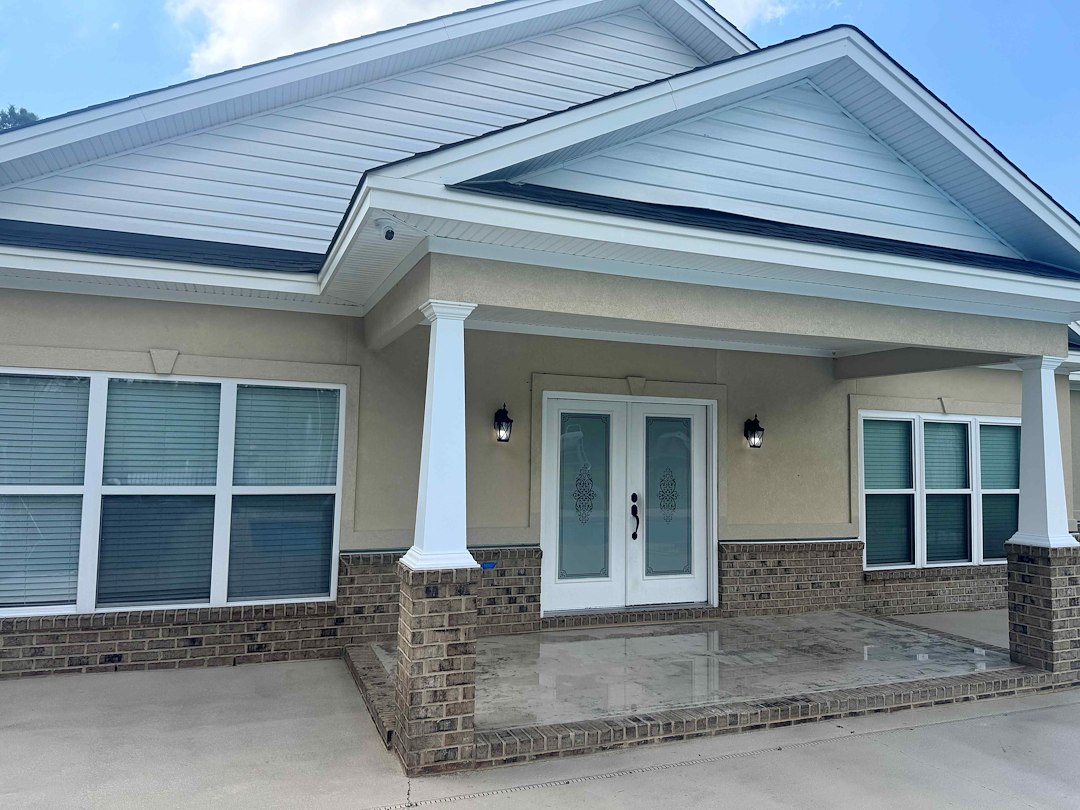House Washing and Concrete Cleaning in Springfield, GA by Blue Line Pressure Washing – Savannah’s Top Exterior Cleaning Company